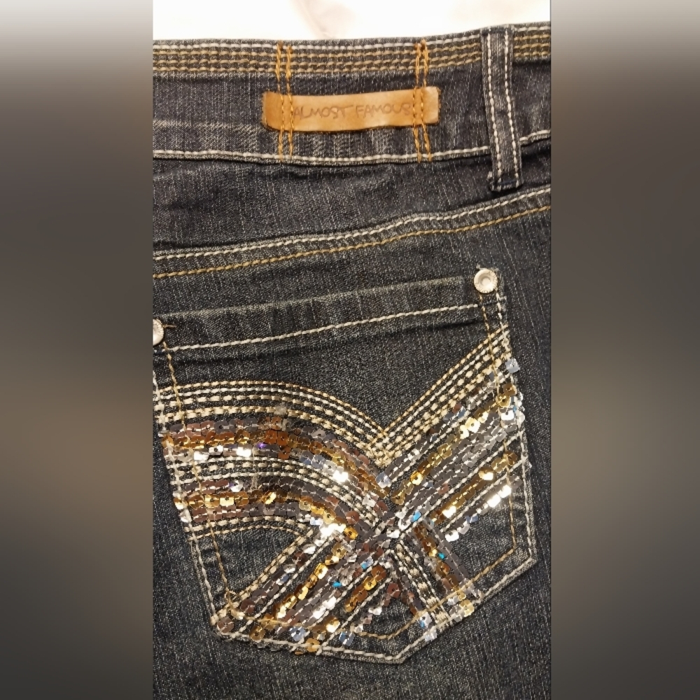 Almost Famous Distressed Skinny Jeans Women's 16 Sequin Back Pockets - Picture 7 of 7